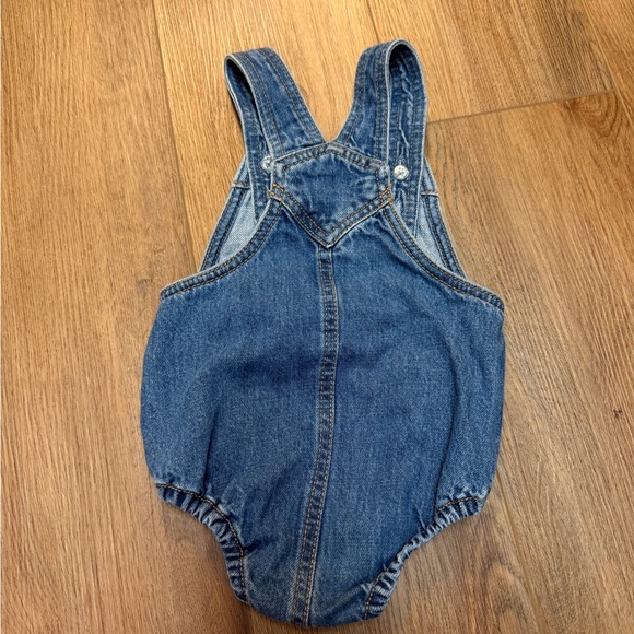 Old Navy Baby Denim Overall Romper 12-18M Bubble Snap Unisex Shortall Bib Blue - Picture 5 of 6